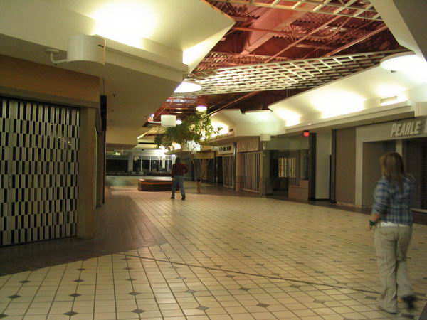 Wonderland Mall - 2004 PHOTO